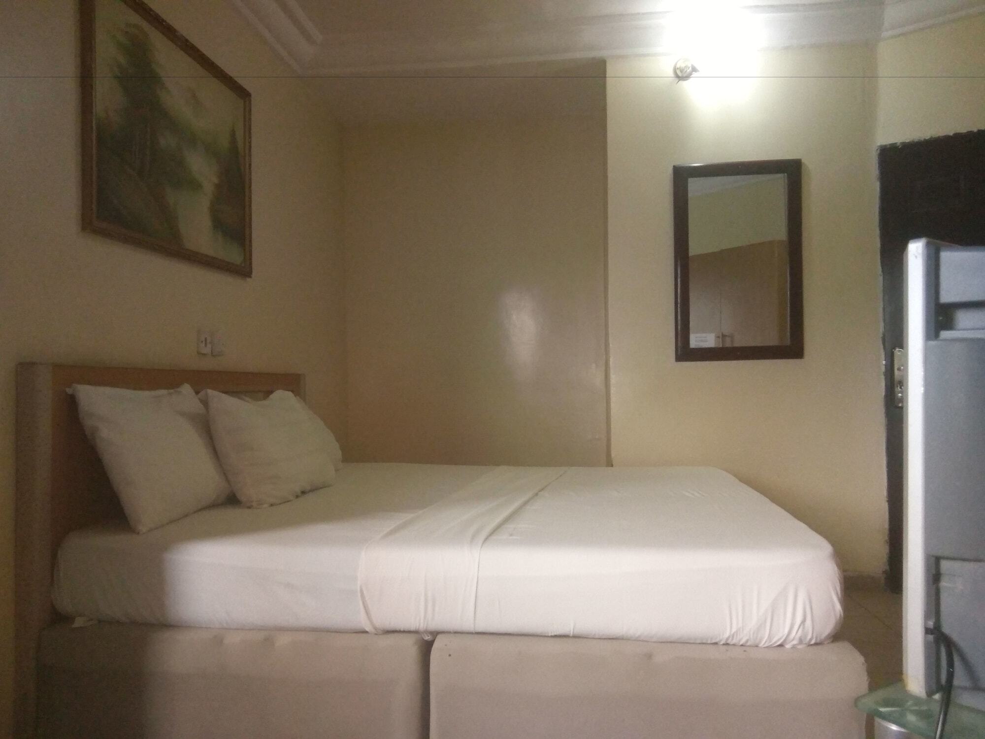 Oxford Hotel Abuja Buitenkant foto